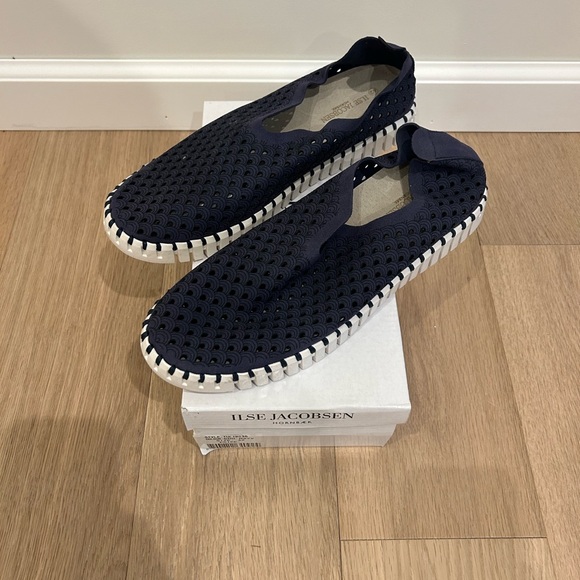 Ilse Jacobsen slip on navy women’s shoes - Picture 3 of 3